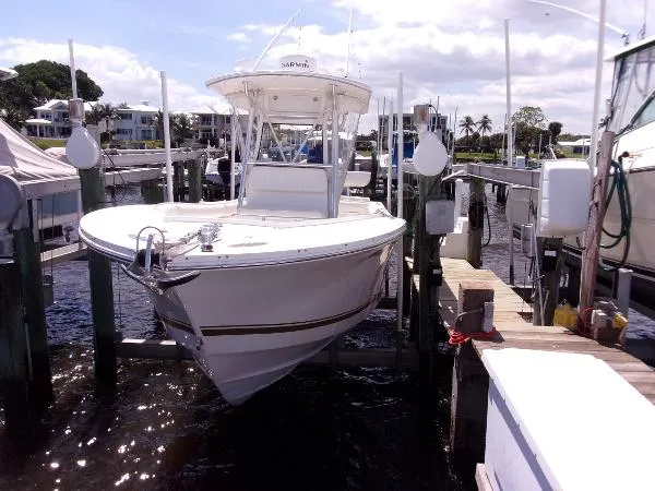 Slide: The Image of Regulator Marine 26 Forward Seating 2004 - 4