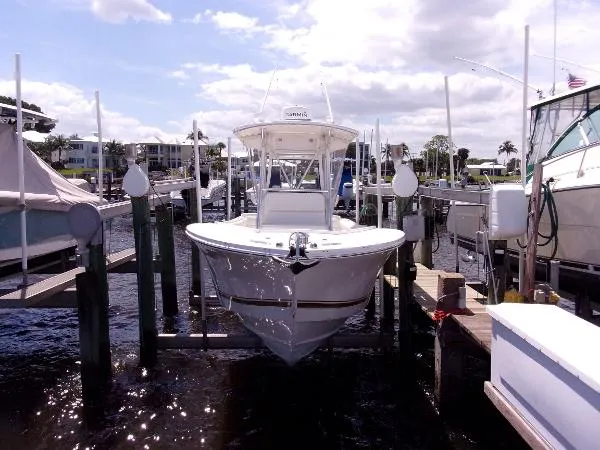 Slide: The Image of Regulator Marine 26 Forward Seating 2004 - 5