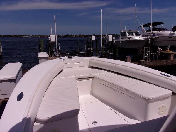 Slide: The Image of Regulator Marine 26 Forward Seating 2004 - 7