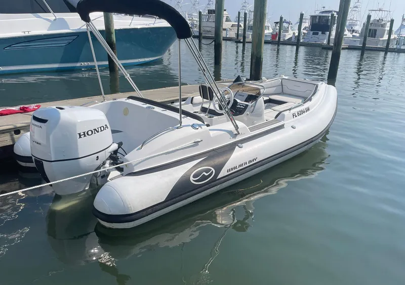Slide: The Image of Walker Bay 525DLX 2021 - 0