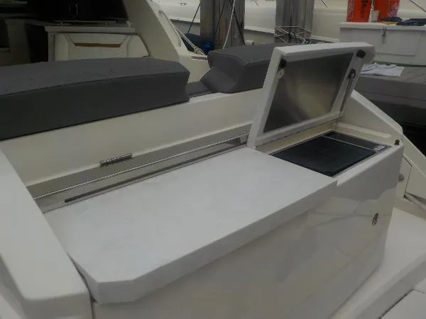 Slide: The Image of Tiara 43 LE 2021 - 10