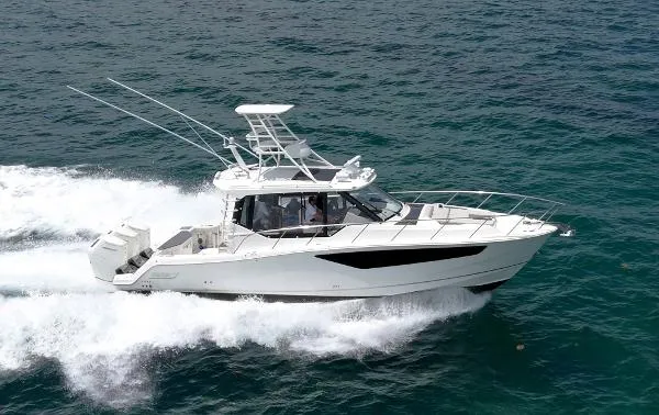 Slide: The Image of Boston Whaler 405 Conquest 2023 - 0