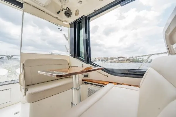 Slide: The Image of Boston Whaler 405 Conquest 2023 - 11