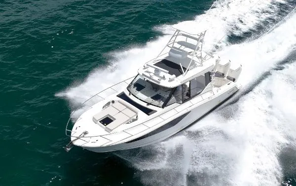 Slide: The Image of Boston Whaler 405 Conquest 2023 - 3