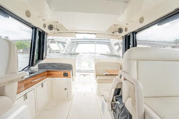 Slide: The Image of Boston Whaler 405 Conquest 2023 - 4
