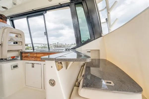 Slide: The Image of Boston Whaler 405 Conquest 2023 - 7