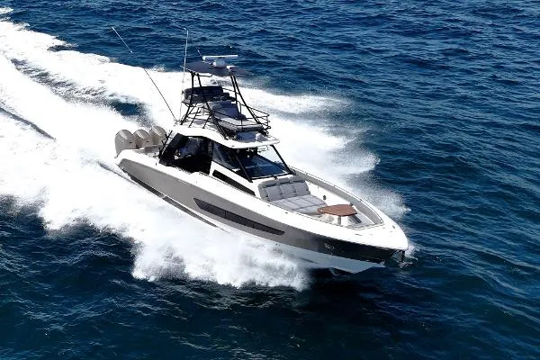 Slide: The Image of Boston Whaler 420 Outrage 2024 - 1