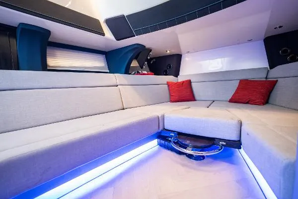 Slide: The Image of Boston Whaler 420 Outrage 2024 - 4