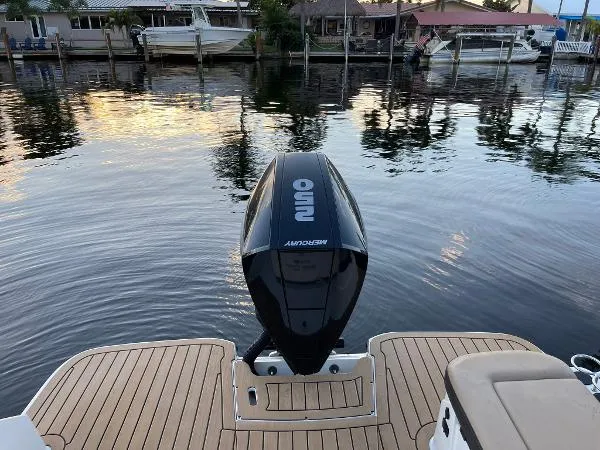 Slide: The Image of Sea Ray SDX 250 2019 - 1