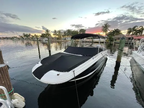 Slide: The Image of Sea Ray SDX 250 2019 - 3