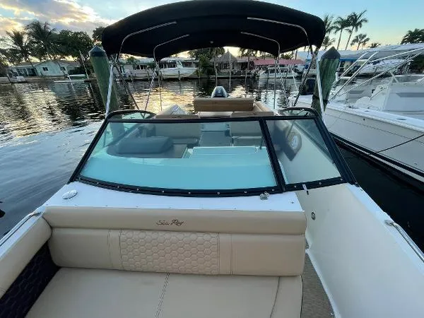Slide: The Image of Sea Ray SDX 250 2019 - 6
