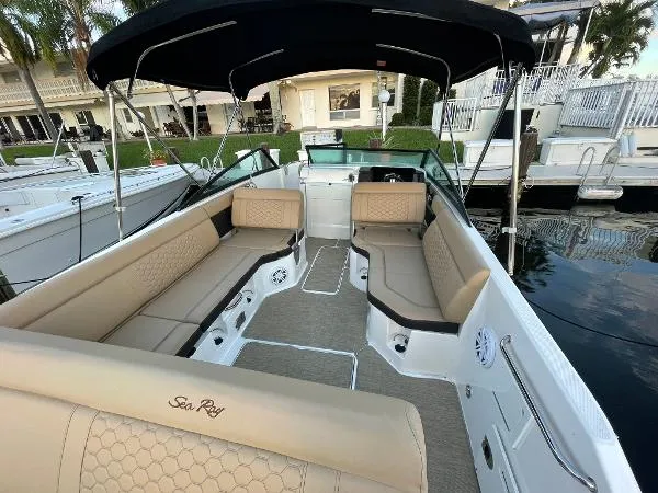 Slide: The Image of Sea Ray SDX 250 2019 - 9