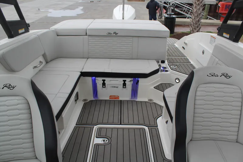 Slide: The Image of Sea Ray SPX 230 Outboard 2024 - 15