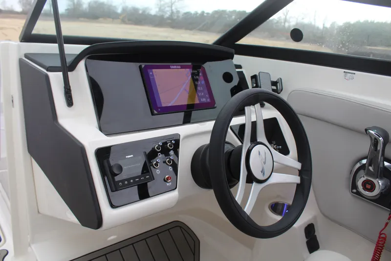 Slide: The Image of Sea Ray SPX 230 Outboard 2024 - 16