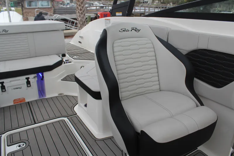 Slide: The Image of Sea Ray SPX 230 Outboard 2024 - 21