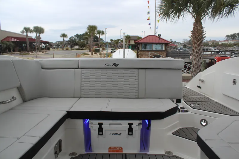 Slide: The Image of Sea Ray SPX 230 Outboard 2024 - 22