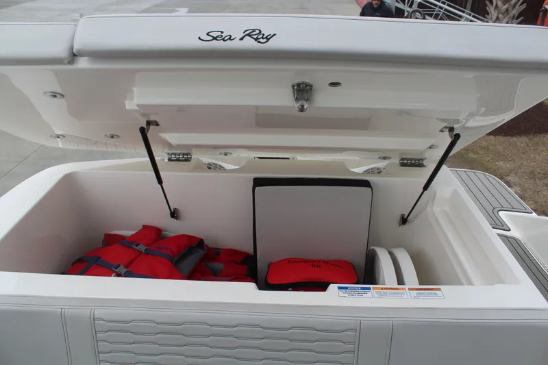 Slide: The Image of Sea Ray SPX 230 Outboard 2024 - 23