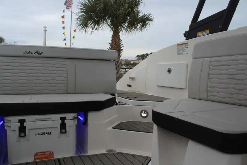 Slide: The Image of Sea Ray SPX 230 Outboard 2024 - 28