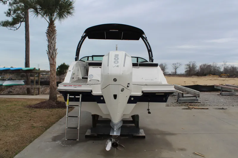 Slide: The Image of Sea Ray SPX 230 Outboard 2024 - 3