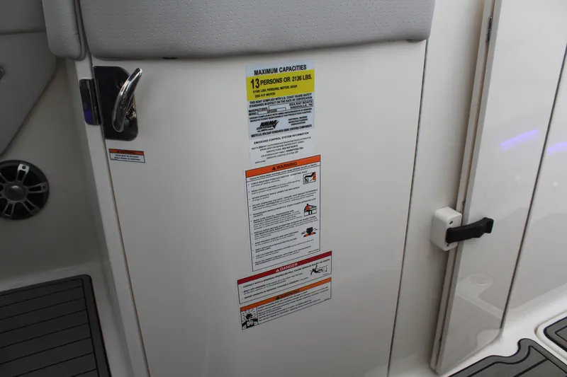 Slide: The Image of Sea Ray SPX 230 Outboard 2024 - 32