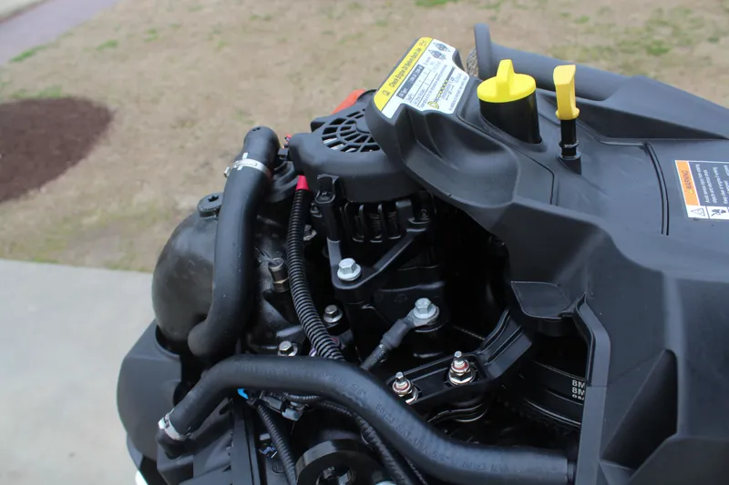 Slide: The Image of Sea Ray SPX 230 Outboard 2024 - 37