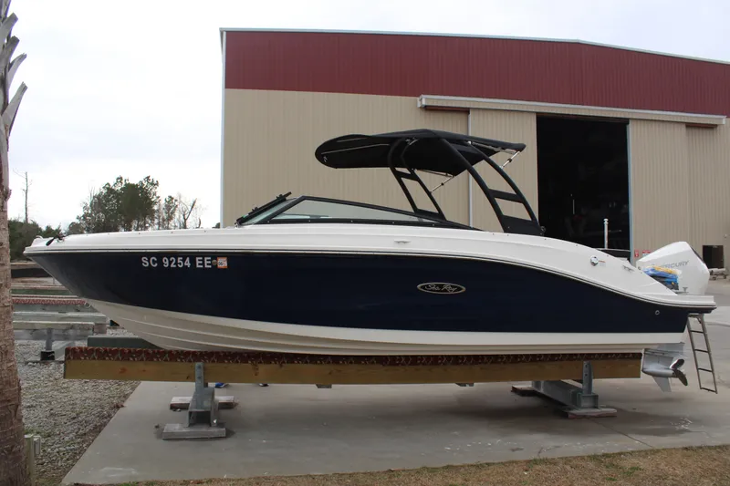 Slide: The Image of Sea Ray SPX 230 Outboard 2024 - 5