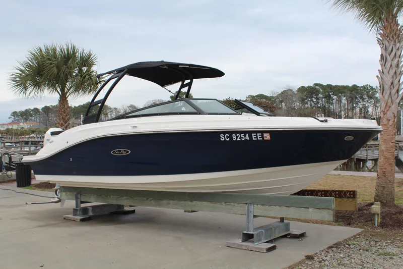 Slide: The Image of Sea Ray SPX 230 Outboard 2024 - 6