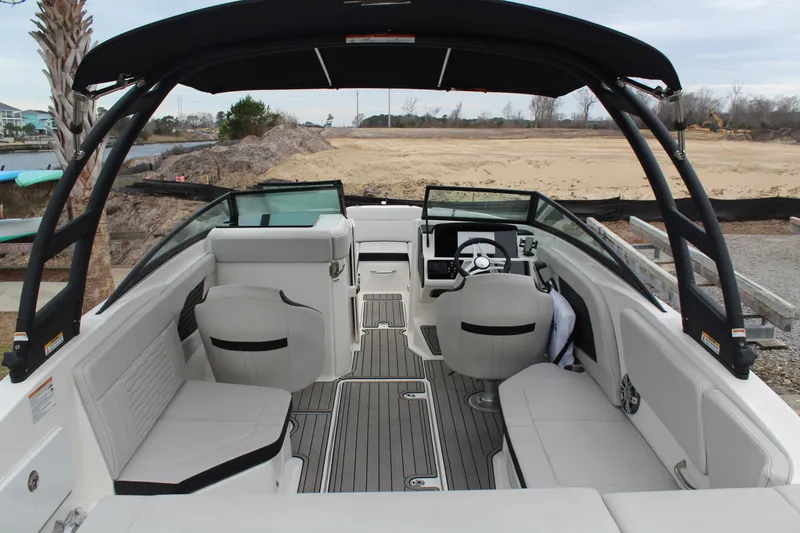 Slide: The Image of Sea Ray SPX 230 Outboard 2024 - 8