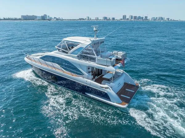 Slide: The Image of Azimut Flybridge 55 2019 - 10