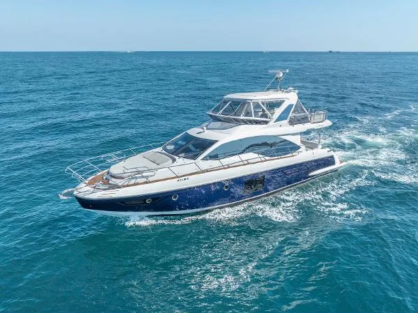 Slide: The Image of Azimut Flybridge 55 2019 - 4