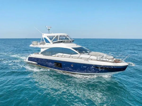 Slide: The Image of Azimut Flybridge 55 2019 - 6