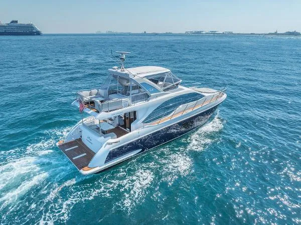 Slide: The Image of Azimut Flybridge 55 2019 - 9