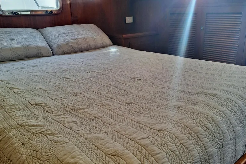 Slide: The Image of DeFever Cockpit Motor Yacht 1998 - 3