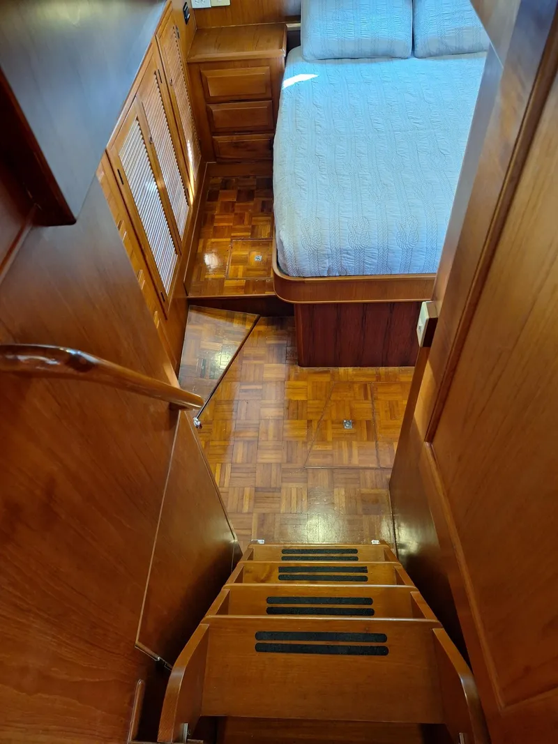 Slide: The Image of DeFever Cockpit Motor Yacht 1998 - 8