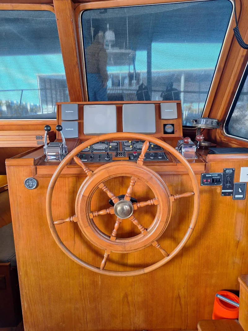 Slide: The Image of DeFever Cockpit Motor Yacht 1998 - 0