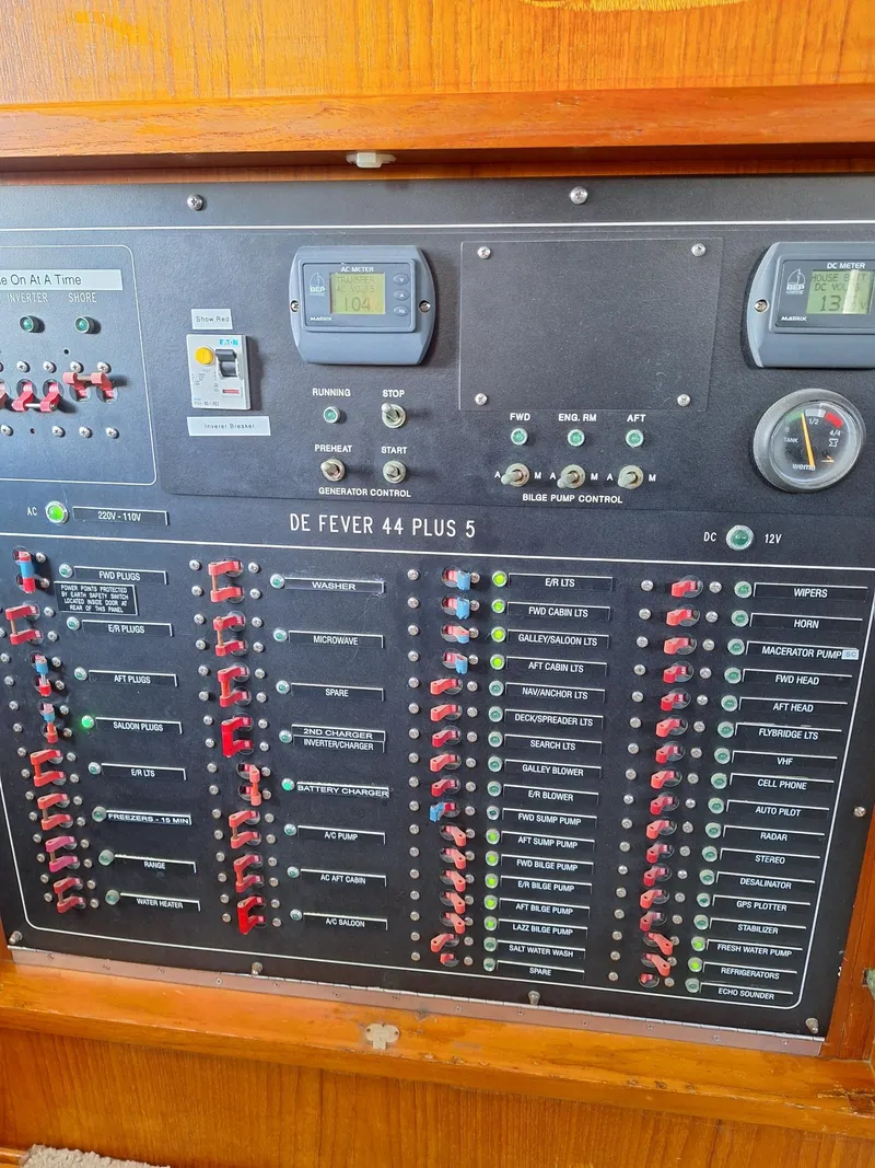 Slide: The Image of DeFever Cockpit Motor Yacht 1998 - 5