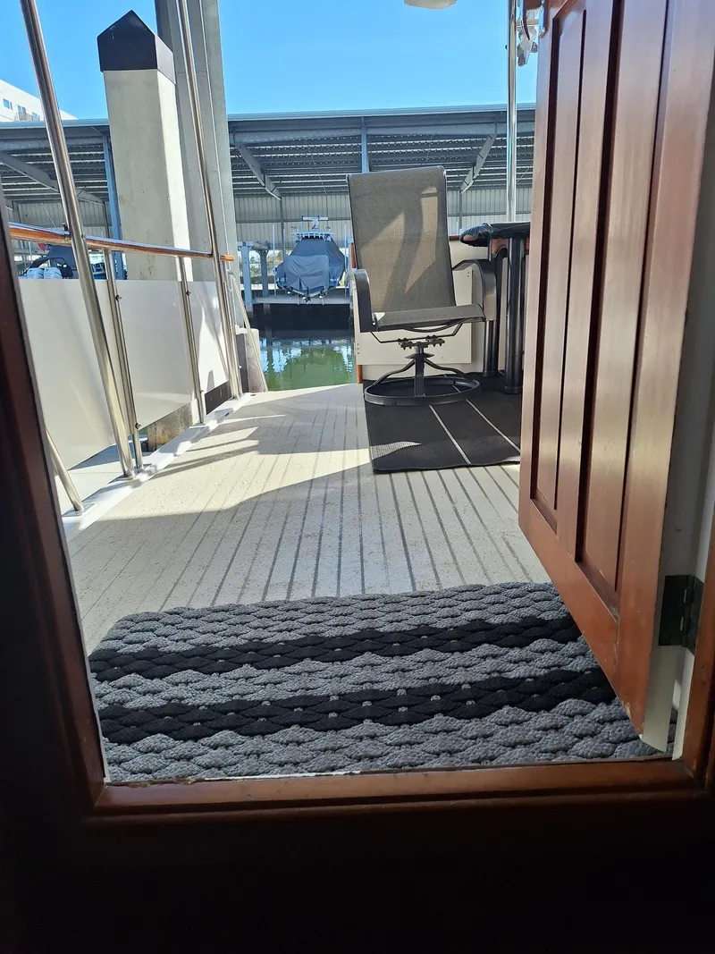 Slide: The Image of DeFever Cockpit Motor Yacht 1998 - 6
