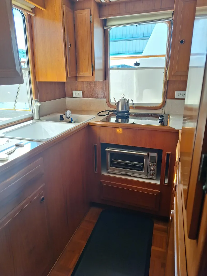 Slide: The Image of DeFever Cockpit Motor Yacht 1998 - 7