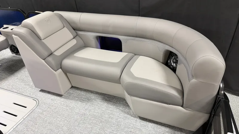 Slide: The Image of Premier 210SUNSATION 2027 - 18