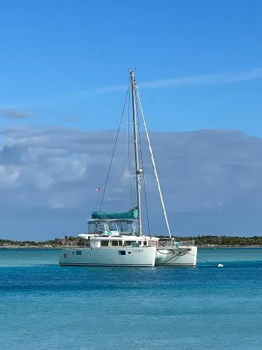 Slide: The Image of Lagoon 450 F 2015 - 1