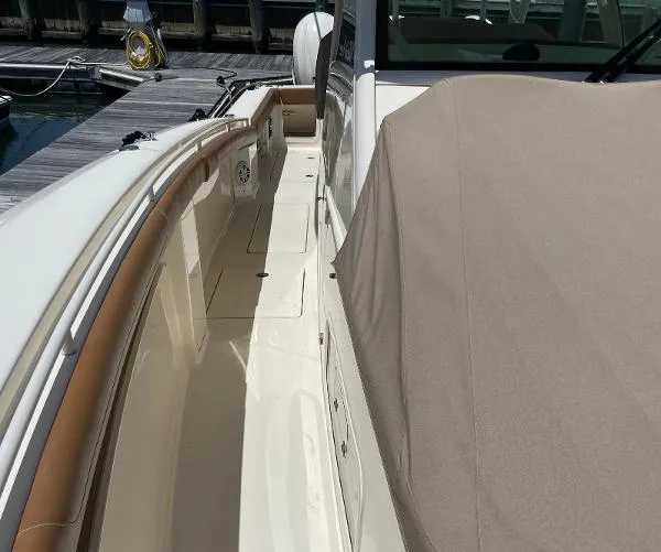 Slide: The Image of Scout 380 LXF 2019 - 10