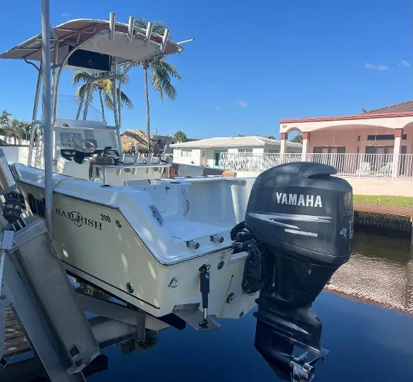 Slide: The Image of Sailfish 218 CC 2008 - 8