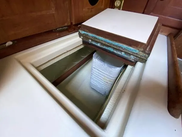 Slide: The Image of Pacific Seacraft 34 1985 - 5