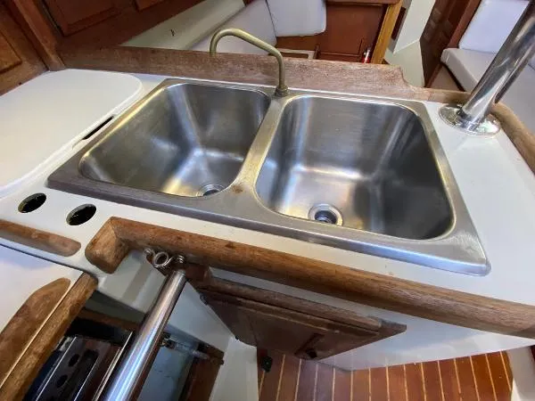 Slide: The Image of Pacific Seacraft 34 1985 - 6