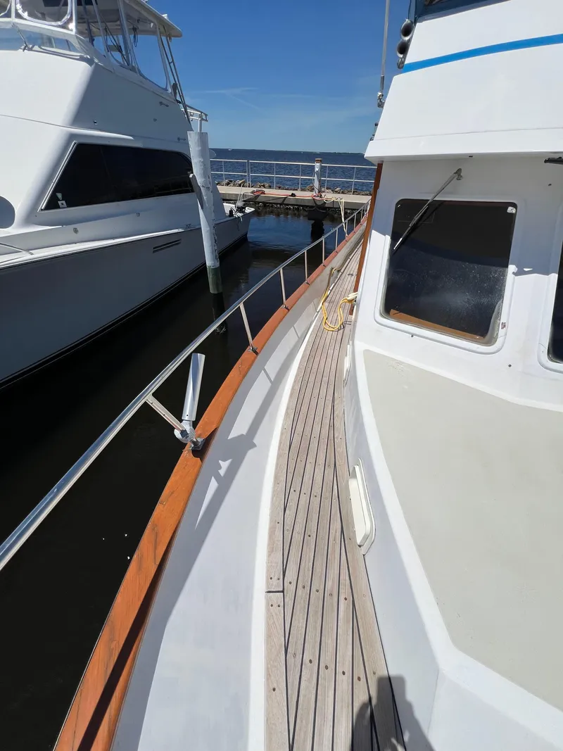 Slide: The Image of Ocean Alexander 43 Flush Aft Deck 1983 - 10