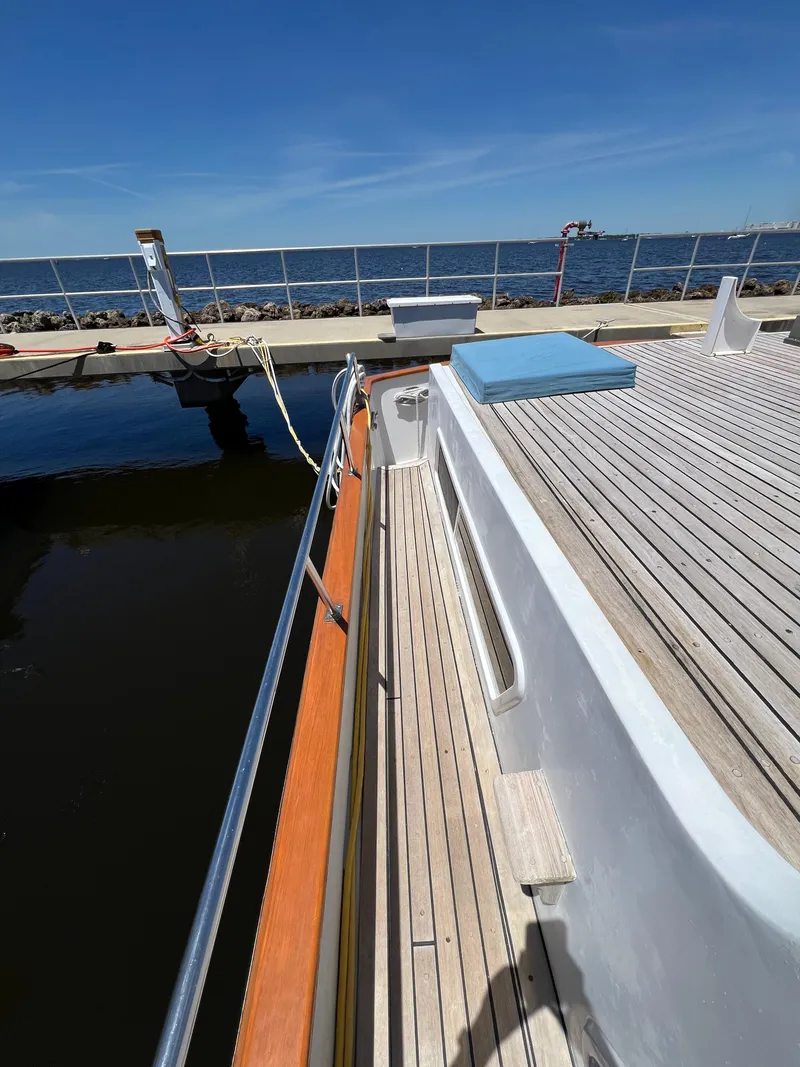 Slide: The Image of Ocean Alexander 43 Flush Aft Deck 1983 - 11