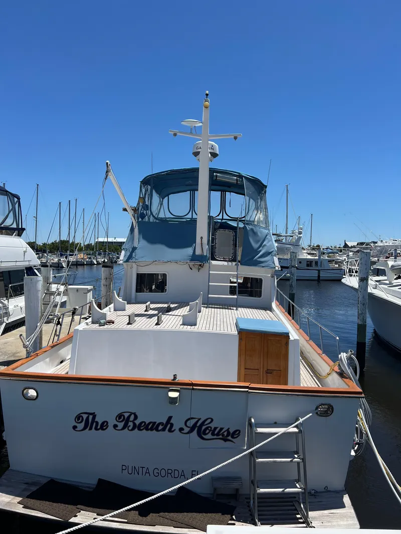 Slide: The Image of Ocean Alexander 43 Flush Aft Deck 1983 - 3