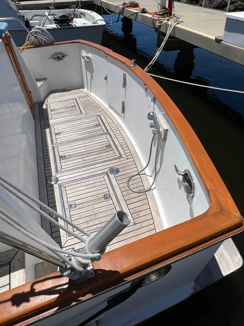 Slide: The Image of Ocean Alexander 43 Flush Aft Deck 1983 - 5