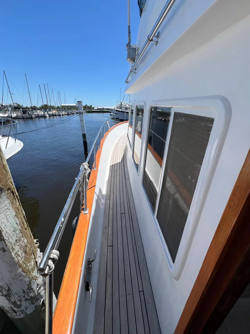 Slide: The Image of Ocean Alexander 43 Flush Aft Deck 1983 - 6
