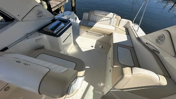 Slide: The Image of Sea Ray 310 Sundancer 2013 - 8